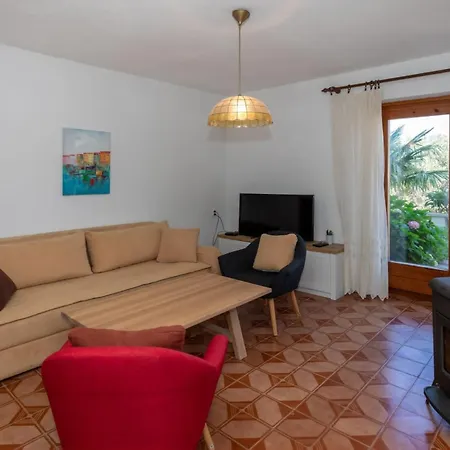 Andrea Tatil Evi Blace